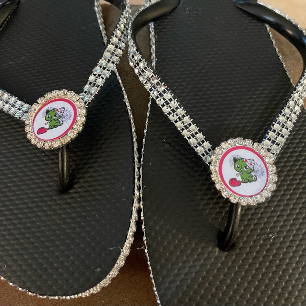 Zombie cat sandals